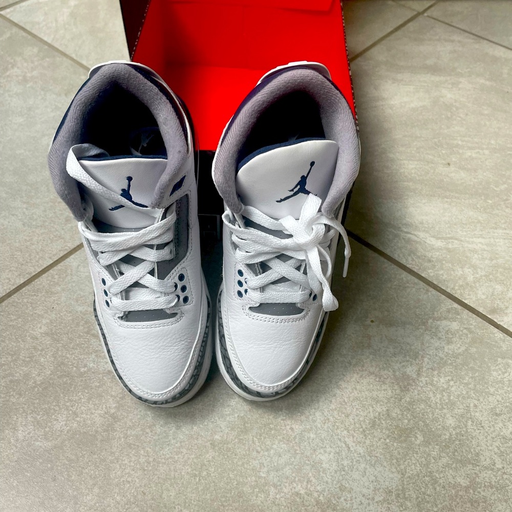 AIR JORDAN RETRO (GS) SIZE 3 5Y